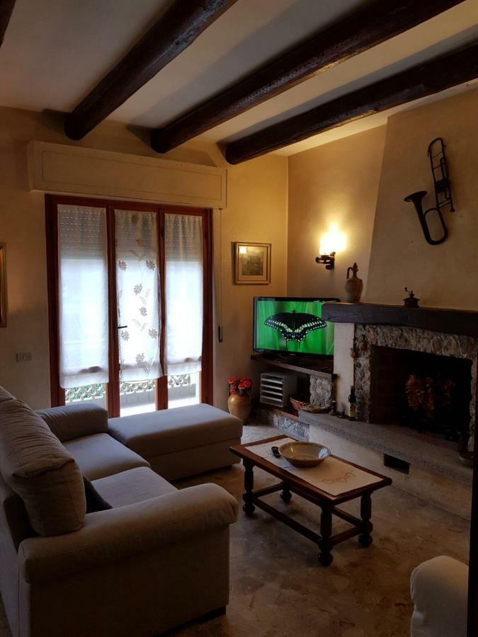 Villa Lorenzo Primo Piano Camaiore Bagian luar foto